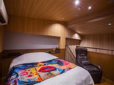 305